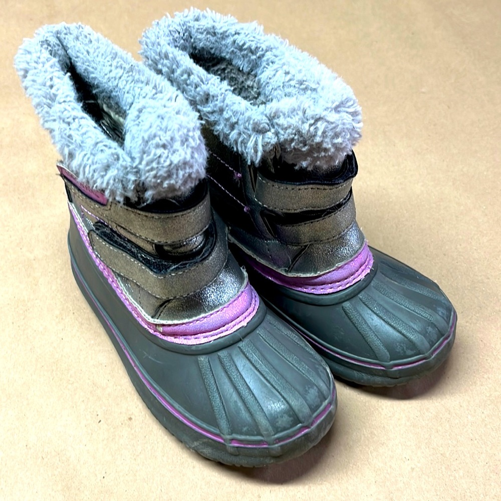 Snow boots kids size 10